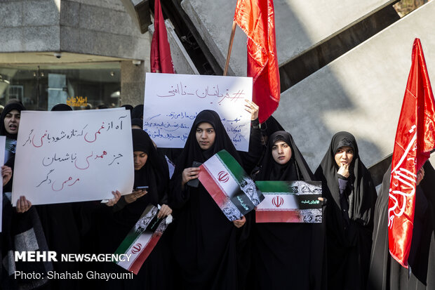 تجمع دانشجویان دانشگاه امیرکبیر به یاد جانباختگان هواپیمای بوئینگ