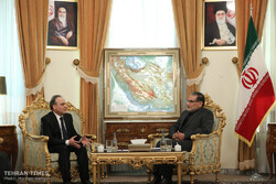 Syrian Prime Minister Emad Khamis and secretary of Supreme National Security Council (SNSC) Ali Shamkhani