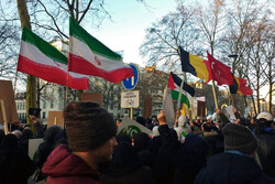 تجمع مقابل سفارت واشنگتن در بلژیک در اعتراض به جنایت جنگی آمریکا