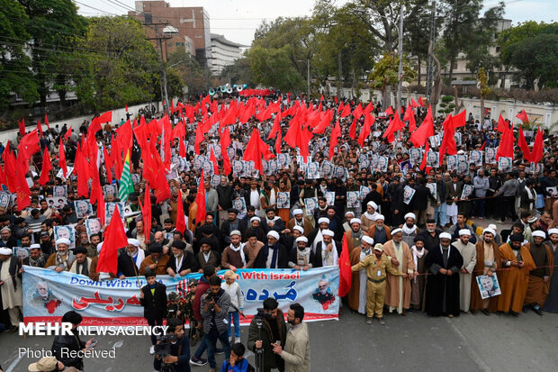 مسيرات شعبية في باكستان تنديداً بجريمة اغتيال الشهيد الفريق سليماني