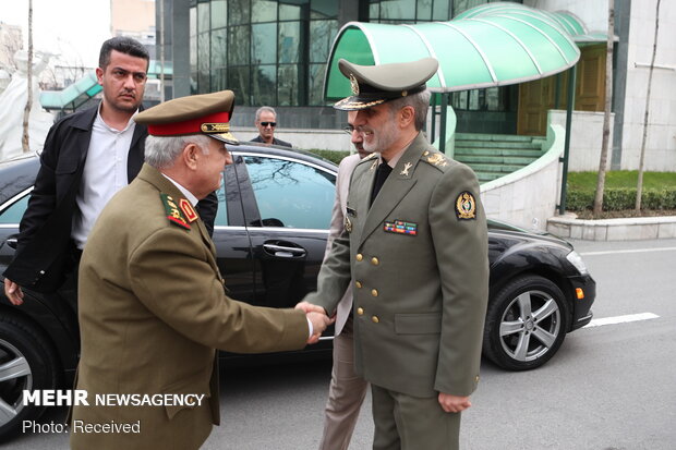 وزير الدفاع الايراني يستقبل نظيره السوري 