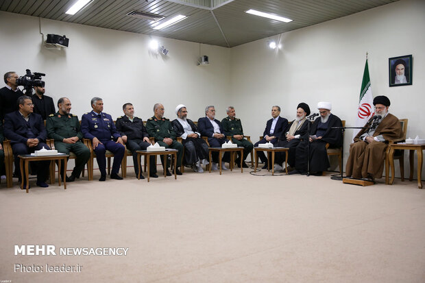 قائد الثورة يستقبل اعضاء لجنة مؤتمر "الفي شهيد لمحافظة بوشهر"