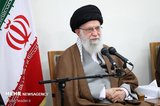 Leader receives panegyrists on Hazrat Zahra’s birth anniv.