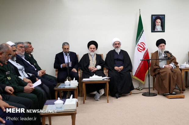 قائد الثورة يستقبل اعضاء لجنة مؤتمر "الفي شهيد لمحافظة بوشهر"
