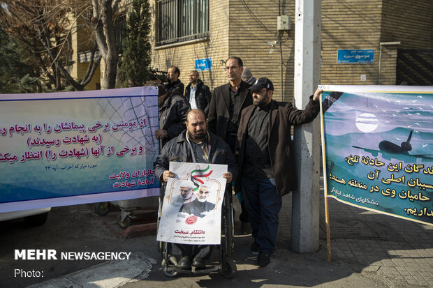 Gathering of Iranian war veterans in front of Swiss embassy