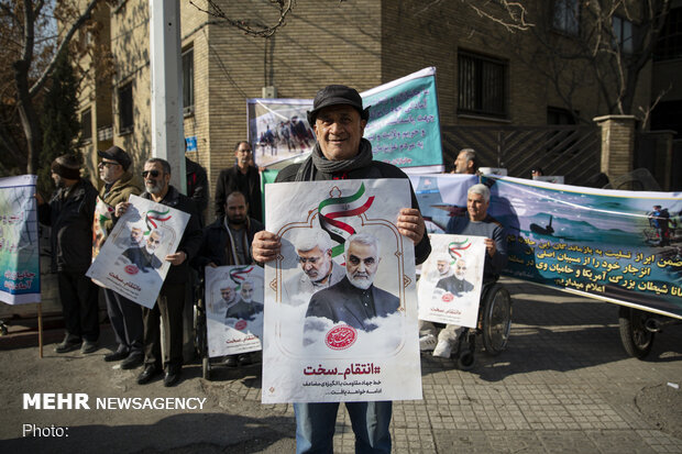 Gathering of Iranian war veterans in front of Swiss embassy