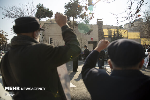 Gathering of Iranian war veterans in front of Swiss embassy