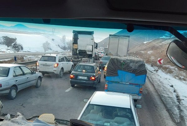 محور یام- مرند به دلیل تصادف زنجیره ای مسدود شد