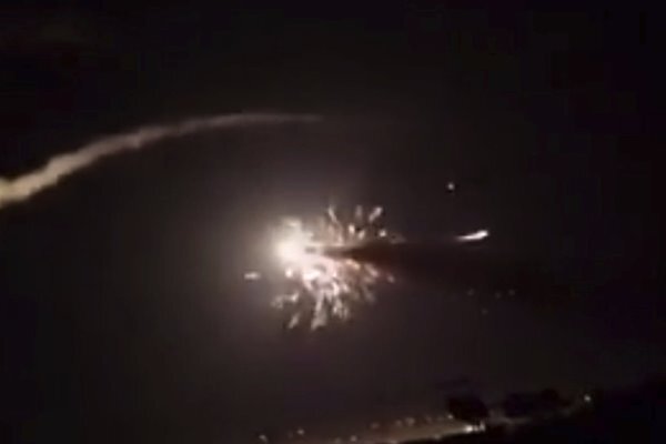 سامانه پدافندی سوریه حمله راکتی به حومه دمشق را دفع کرد