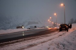 فیلمی از بارش برف و عملیات برف روبی در جاده های فارس