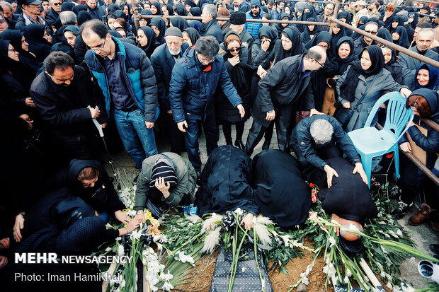 مراسم تدفین پیکر ۴ شهید سانحه هوایی در همدان