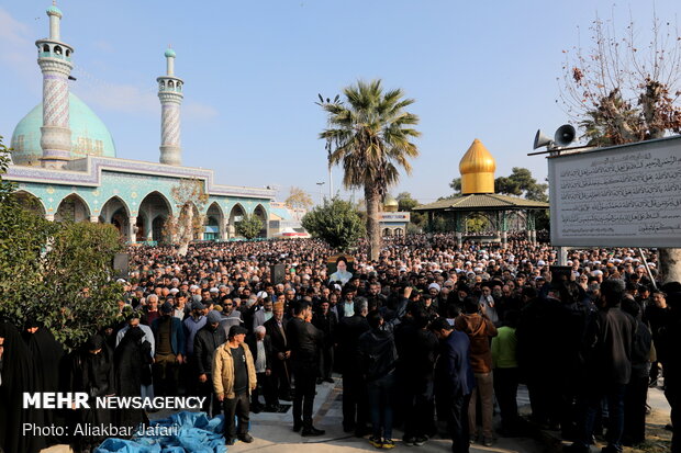 مراسم تشییع و تدفین پیکر «آیت الله میبدی» در گرگان