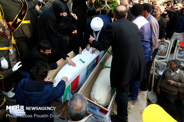 مراسم تشییع ۱۱ نفر از شهدای حادثه سقوط هواپیمای اوکراینی در اصفهان