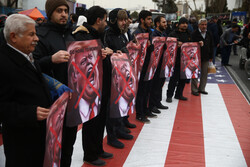 ایرانی‌ها پرچم آمریکا و اسرائیل را آتش زدند/پخش سخنرانی رهبری