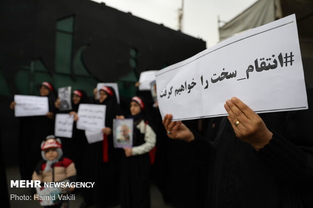 People gathering for Friday Prayers to be led by Ayatollah Khamenei