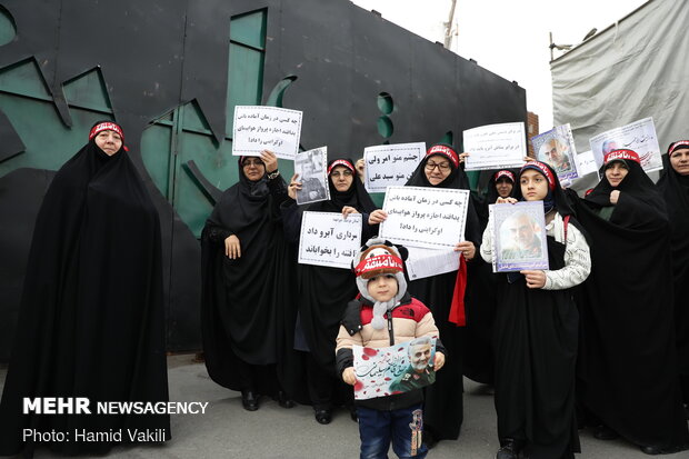 People gathering for Friday Prayers to be led by Ayatollah Khamenei