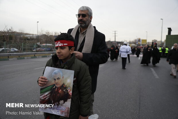 People gathering for Friday Prayers to be led by Ayatollah Khamenei