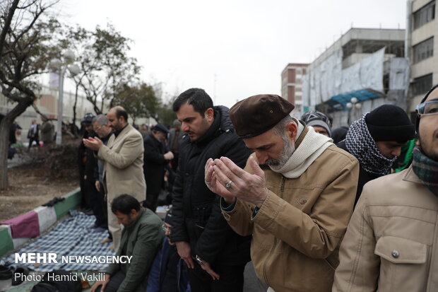 اقامه نماز جمعه در اطراف مصلی تهران
