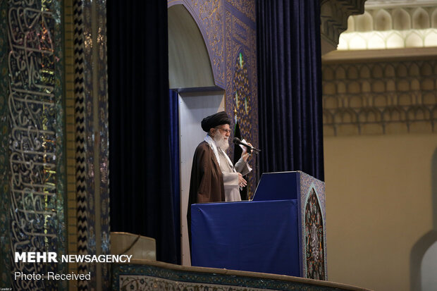 اقامة صلاة الجمعة بإمامة قائد الثورة الاسلامية