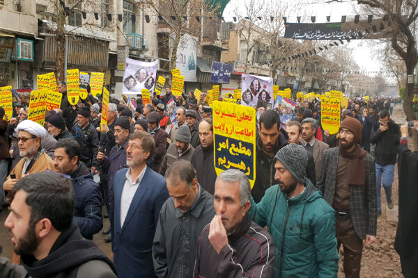  راهپیمایی مردم قزوین در محکومیت توهین به مرجعیت دینی 