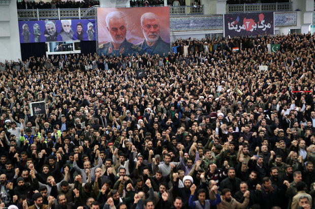 Leader of the Islamic Revolution leads Friday prayers