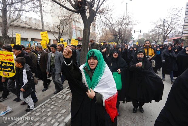 People renew allegiance to Islamic Revolution 