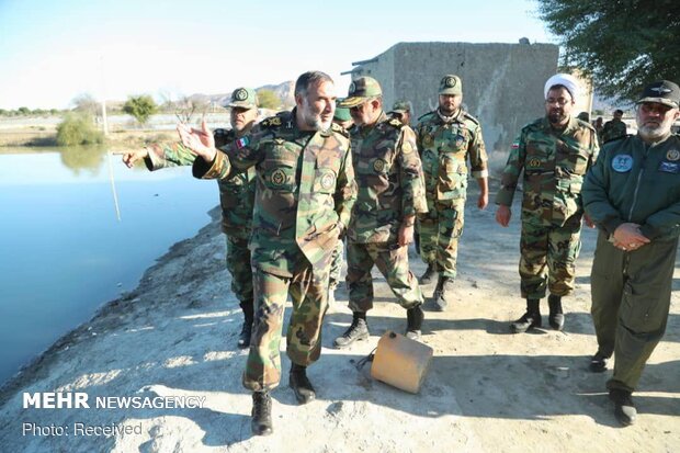 بازدید امیر سرتیپ کیومرث حیدری  فرمانده نیروی زمینی ارتش از مناطق سیل زده روستایی نوبندیان ، پلان، نگور  شهرستان چابهار