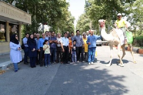 Deve ile dünya turuna çıkan İranlı gezgin Azerbaycan'da