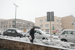 مدیران از دفتر کار بیرون بیایند و شهر را در برف کنترل کنند
