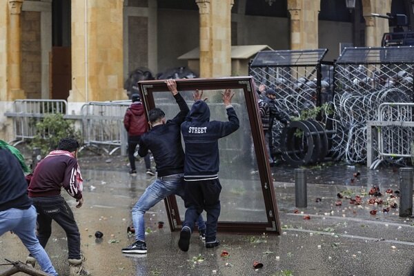 افزایش شمار زخمی های ناآرامی بیروت به ۲۲۰ زخمی