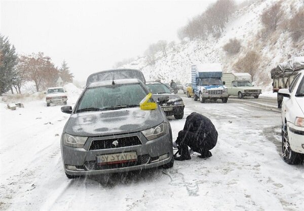 تردد در جاده‌های کوهستانی زنجان با زنجیر چرخ امکان پذیر است