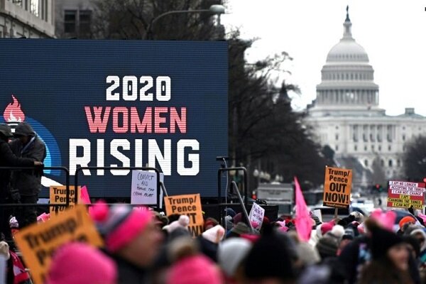 امریکی خواتین کا امریکی صدر ٹرمپ کے خلاف احتجاجی مظاہرہ