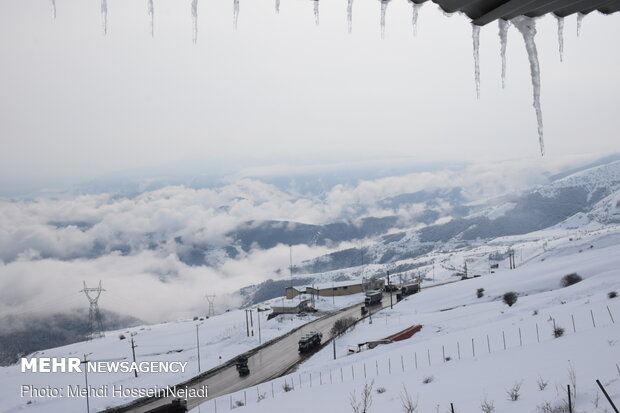 Heavy snow blankets Heyran pass 