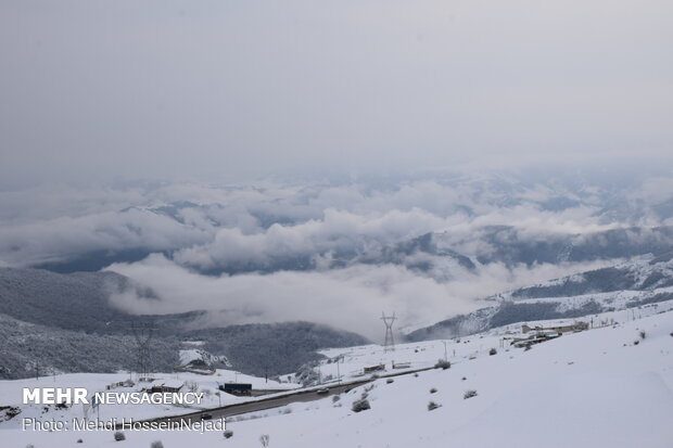 طبیعت زمستانی گردنه کوهستانی حیران