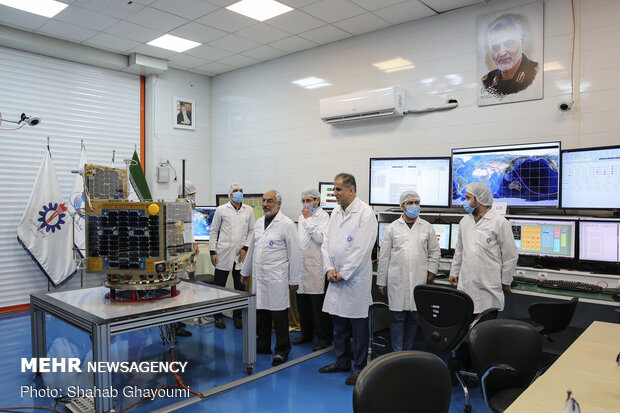 ماهواره «ظفر» با «سیمرغ» ایرانی به فضا پرتاب می شود