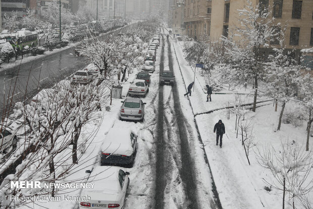 باید به دنبال راه حل‌های جدید برف روبی در تهران باشیم 