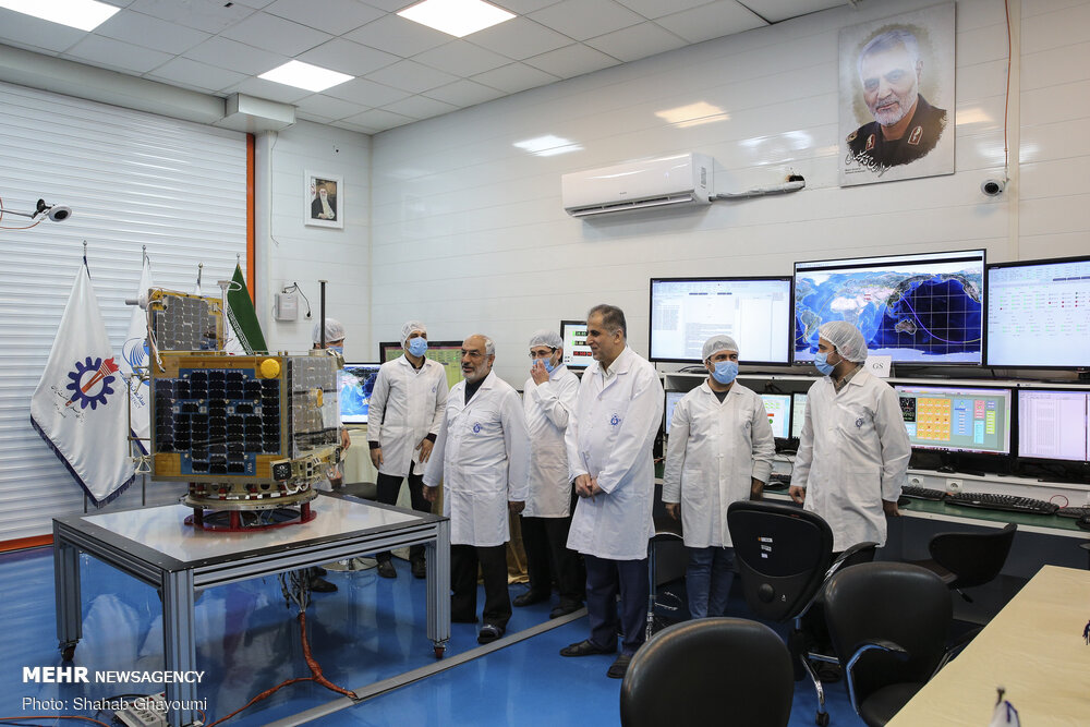 ماهواره «ظفر» با «سیمرغ ایرانی» به فضا پرتاب می شود/ ایستگاههای کنترل و هدایت ماهواره آماده شدند