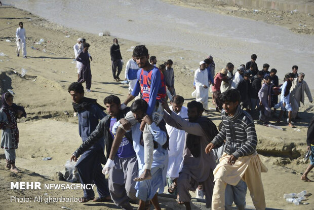 Relief-rendering situation in flood-hit areas in Sistan and Baluchestan prov.