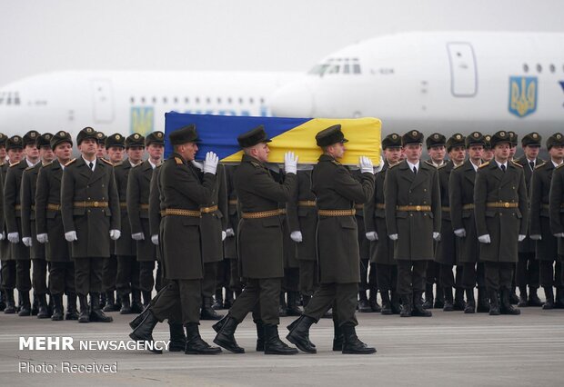 تشییع ۱۱ جان باخته اوکراینی سقوط هواپیما در کی‌یف