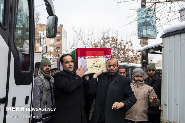 تشییع پیکر فروغ خادم از شهدای سانحه هواپیمایی اوکراین در ده ونک تهران