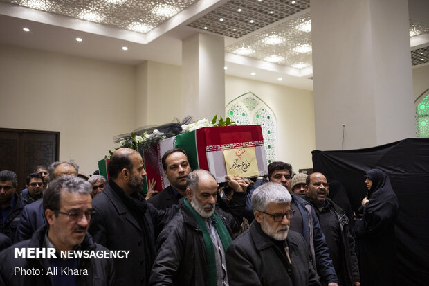 تشییع پیکر فروغ خادم از شهدای سانحه هواپیمایی اوکراین در امامزاده قاضی الصابر تهران