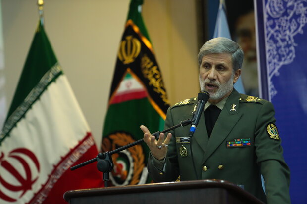 Iran, Iraq defense ministers discuss ways to boost bilateral coop. 