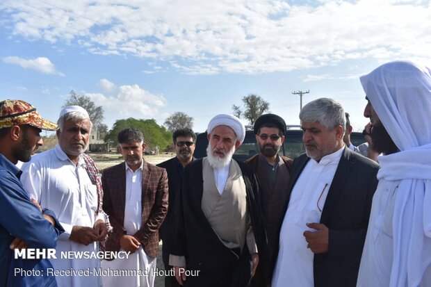 بازدید آیت الله عباسعلی سلیمانی نماینده مردم سیستان و بلوچستان در مجلس خبرگان رهبری از مناطق سیل زده زرآباد