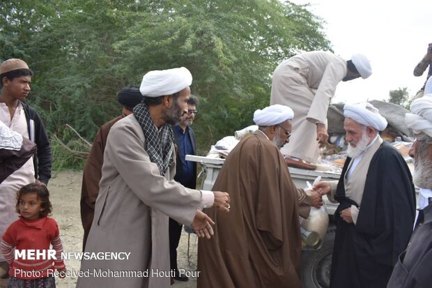 بازدید آیت الله عباسعلی سلیمانی نماینده مردم سیستان و بلوچستان در مجلس خبرگان رهبری از مناطق سیل زده زرآباد