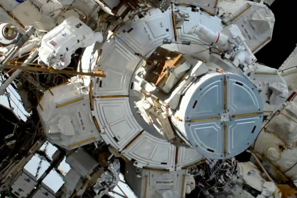 زنان فضانورد باتری های ایستگاه فضایی را ارتقا دادند