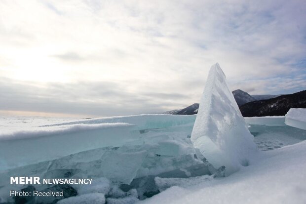 تصاویری زیبا و دیدنی از دریاچه یخ زده بایکال