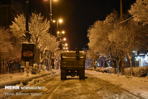 A snowy night in Arak