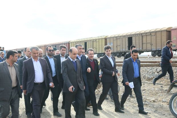 وزیر راه و شهرسازی از گمرک اینچه برون گلستان بازدید کرد