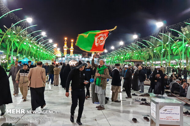 Imam Hussein pilgrims in Karbala