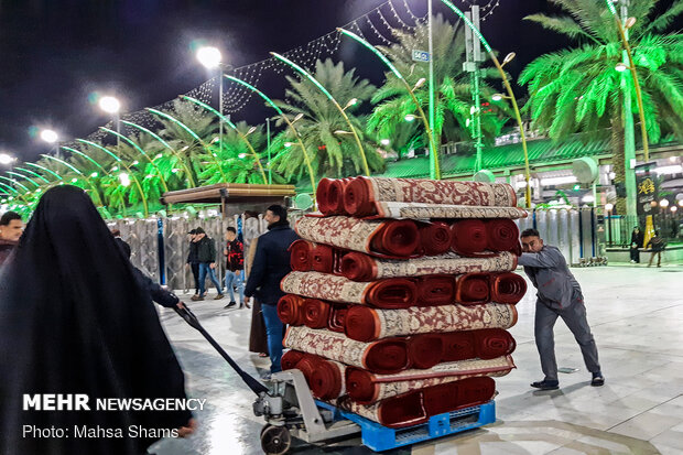 Imam Hussein pilgrims in Karbala